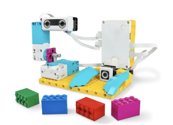 스파이크 프라임으로 제작된 로봇으로 노란색, 초록색, 파란색, 빨간색, 자주색 등의 블록이 사용됐다.